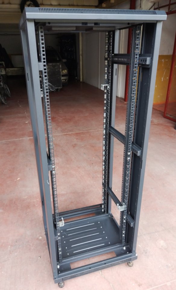 Armario rack 19" de 32 ud. con ruedas, ventilación y puertas