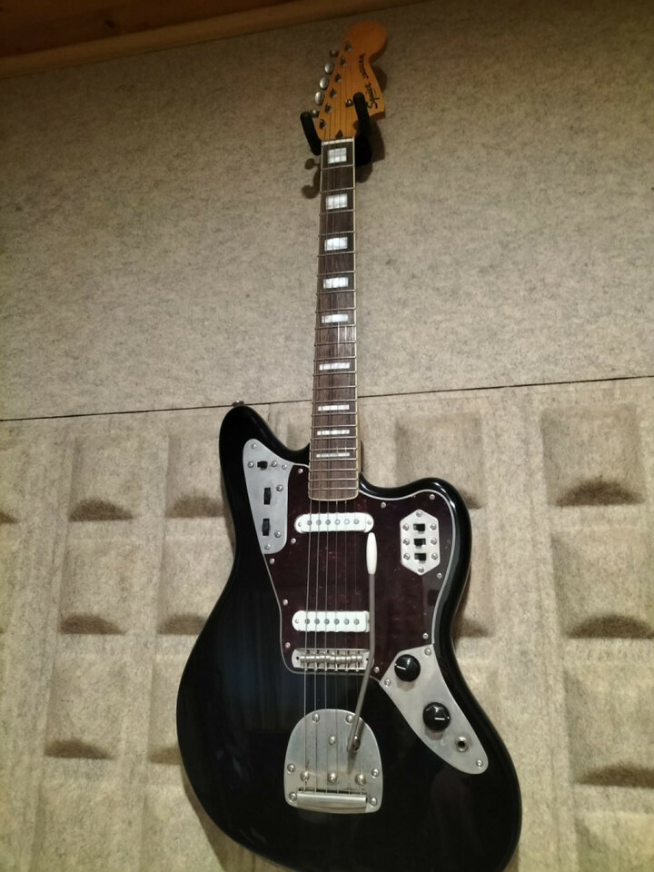 Squier Classic Vibe '70s Jaguar (Black) de segunda mano · Foto 2 de 2 · Madrid · 300 €