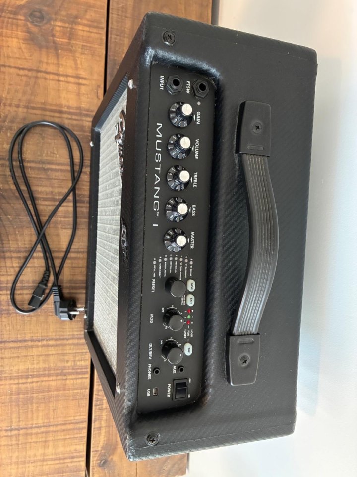 Fender Mustang I (V1) - Amplificador de guitarra 20 W de segunda mano · Foto 3 de 4 · Gipuzkoa · 80 €