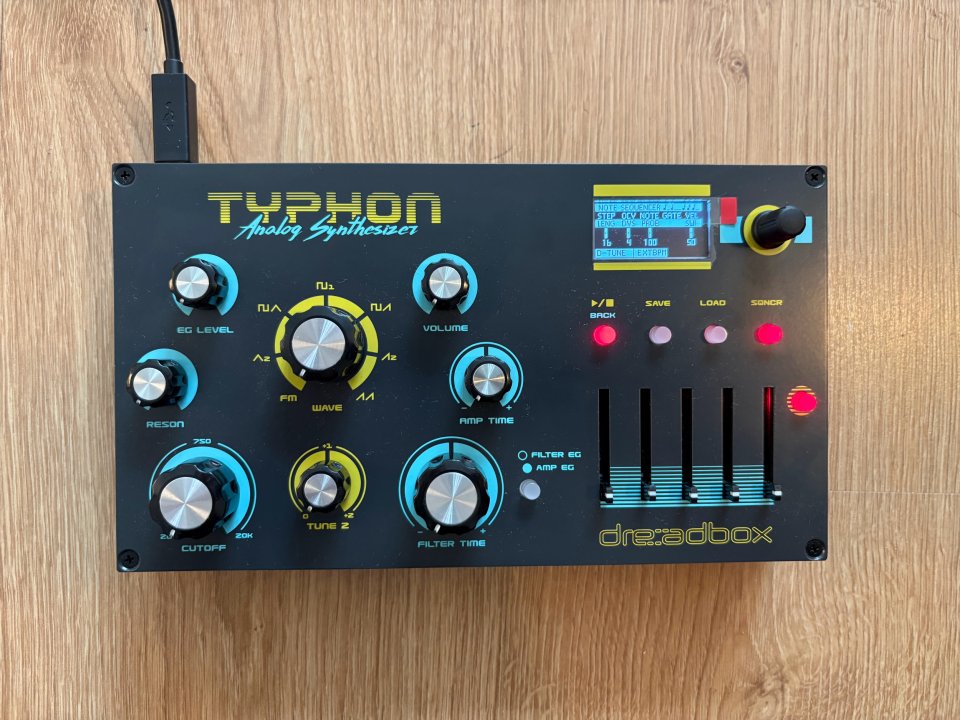 Sintetizador Dreadbox Typhon