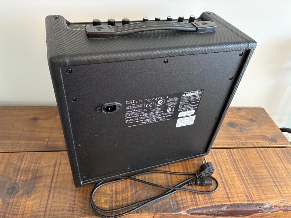 Fender Mustang I (V1) - Amplificador de guitarra 20 W de segunda mano · Foto 4 de 4 · Gipuzkoa · 80 €