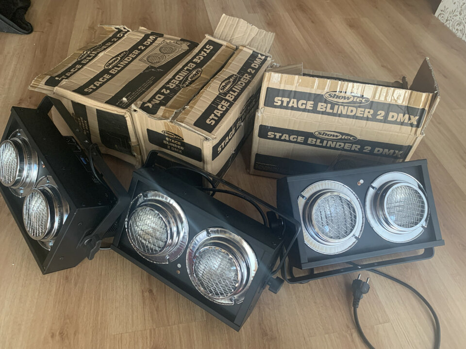 Showtec Stage Blinder 2 DMX x3