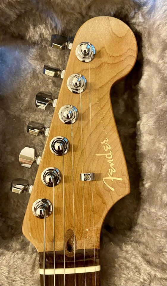 Fender American Ultra Stratocaster HSS Sonic Blue Limited Edition