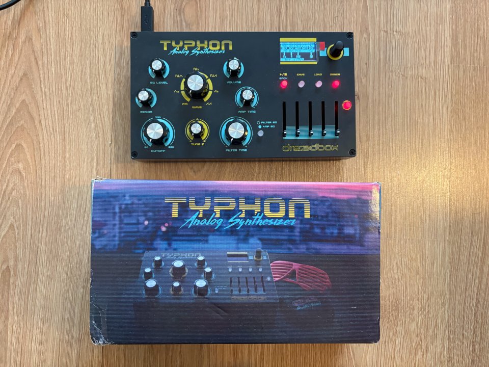 Sintetizador Dreadbox Typhon