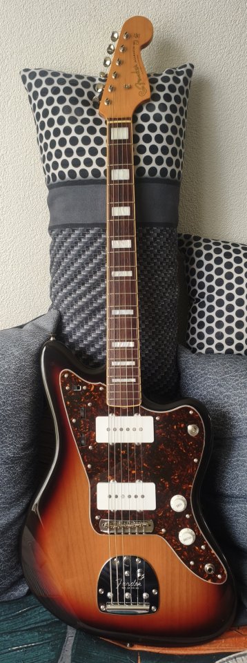 Fender Jazzmaster JM66B (3-tone sunburst,2006, CIJ, Tokai Gakki)) de segunda mano · Foto 1 de 10 · Madrid · 1400 €