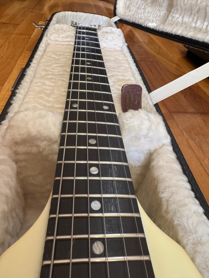 Guitarra Gibson Flying V' 67 2006 de segunda mano · Foto 4 de 10 · Zaragoza · 2500 €