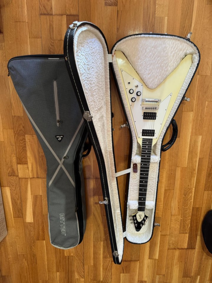 Guitarra Gibson Flying V' 67 2006 de segunda mano · Foto 3 de 10 · Zaragoza · 2500 €