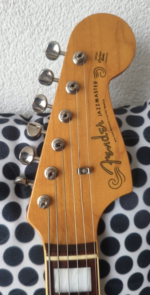 Fender Jazzmaster JM66B (3-tone sunburst,2006, CIJ, Tokai Gakki)) de segunda mano · Foto 5 de 10 · Madrid · 1400 €