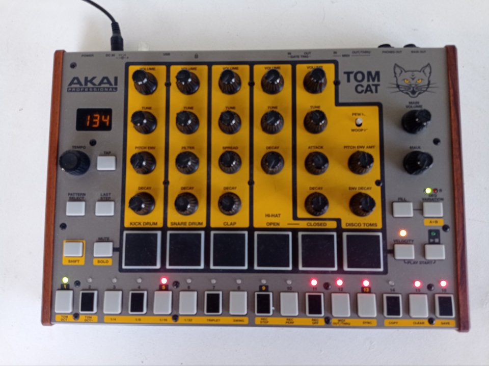 Akai TomCat de segunda mano · Foto 1 de 5 · Madrid · 250 €