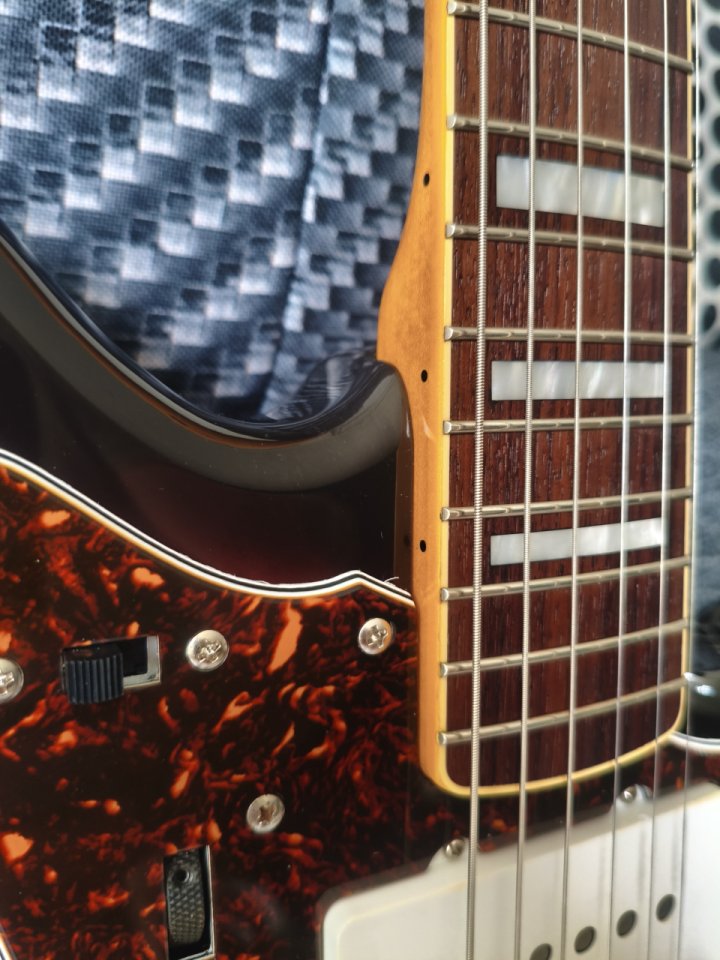 Fender Jazzmaster JM66B (3-tone sunburst,2006, CIJ, Tokai Gakki)) de segunda mano · Foto 7 de 10 · Madrid · 1400 €
