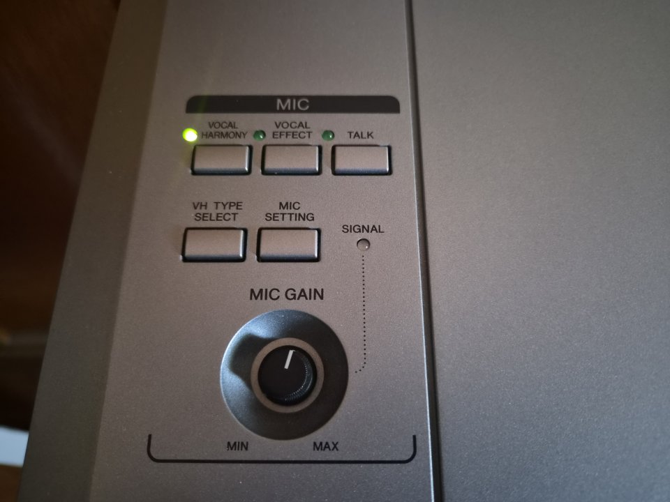 Tyros 5 con 76 teclas de segunda mano · Foto 8 de 8 · Madrid · 1500 €