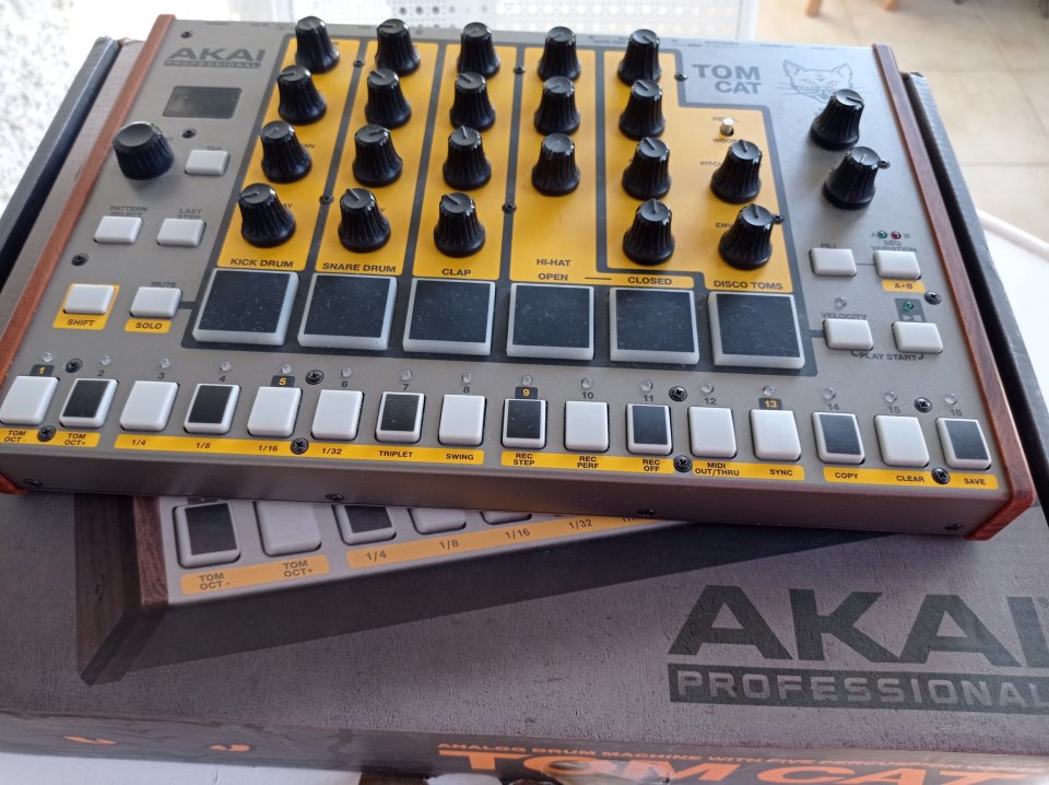 Akai TomCat de segunda mano · Foto 5 de 5 · Madrid · 250 €