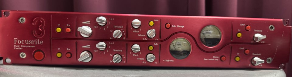 Focusrite Red 3 Dual Compressor / Limiter – Clásico británico de alta gama