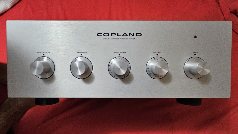 Amplificador de válvulas Hi-EnD:   COPLAND CTA-401