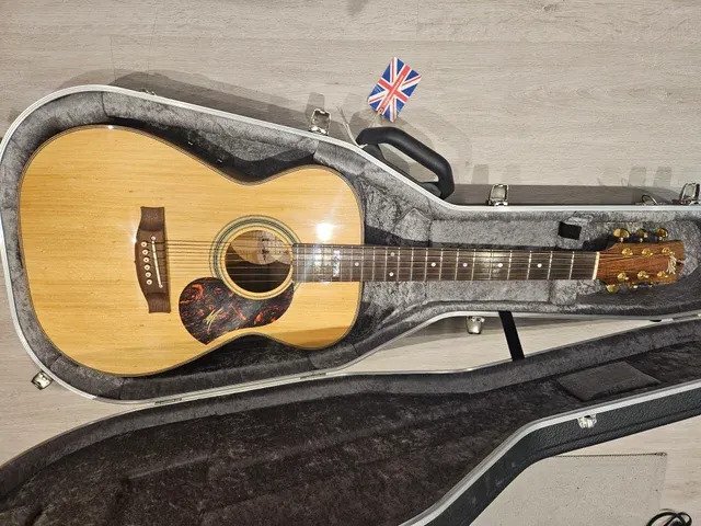 Maton The Australien EA-808
