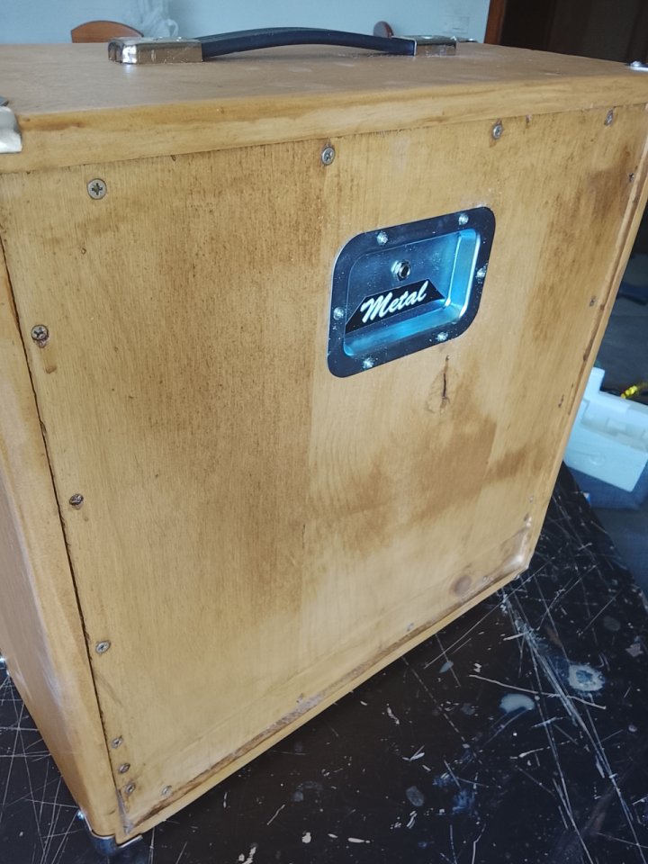Pantalla 1x12 madera Abeto Finlandés 18mm. de segunda mano · Foto 2 de 10 · Cáceres · 90 €