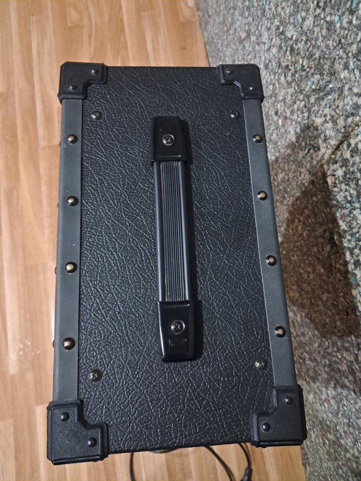 Amplificador Jazz Chorus De Roland  20w RMS Italia