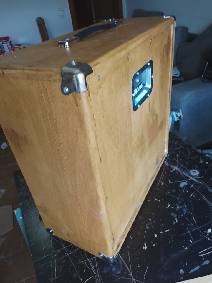 Pantalla 1x12 madera Abeto Finlandés 18mm. de segunda mano · Foto 4 de 10 · Cáceres · 90 €
