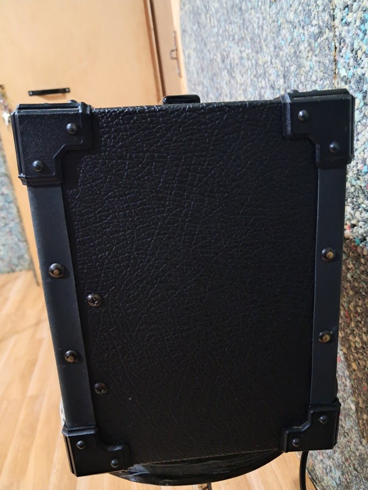 Amplificador Jazz Chorus De Roland  20w RMS Italia