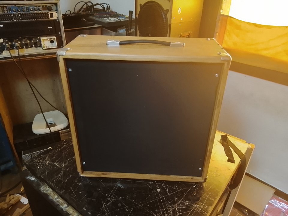 Pantalla 1x12 madera Abeto Finlandés 18mm. de segunda mano · Foto 6 de 10 · Cáceres · 90 €