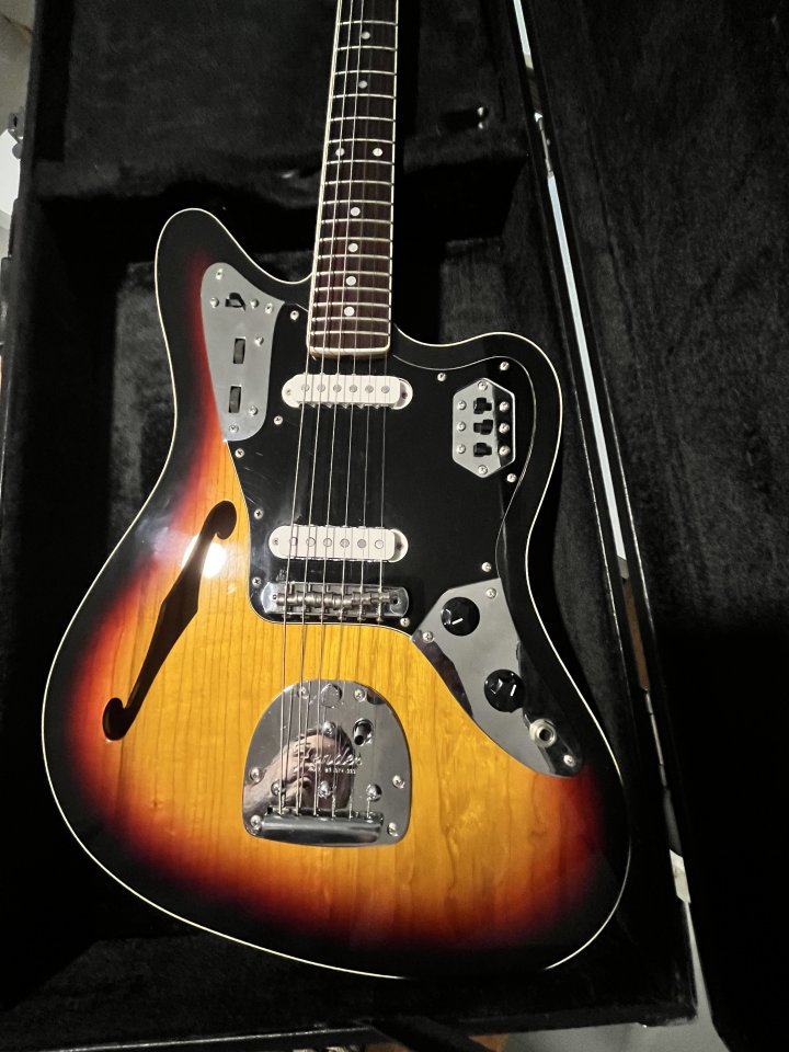 Fender Jaguar Thinline Limited Edition Japan – Solo 200 unidades