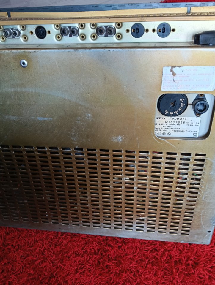 Grabadora/radio Revox