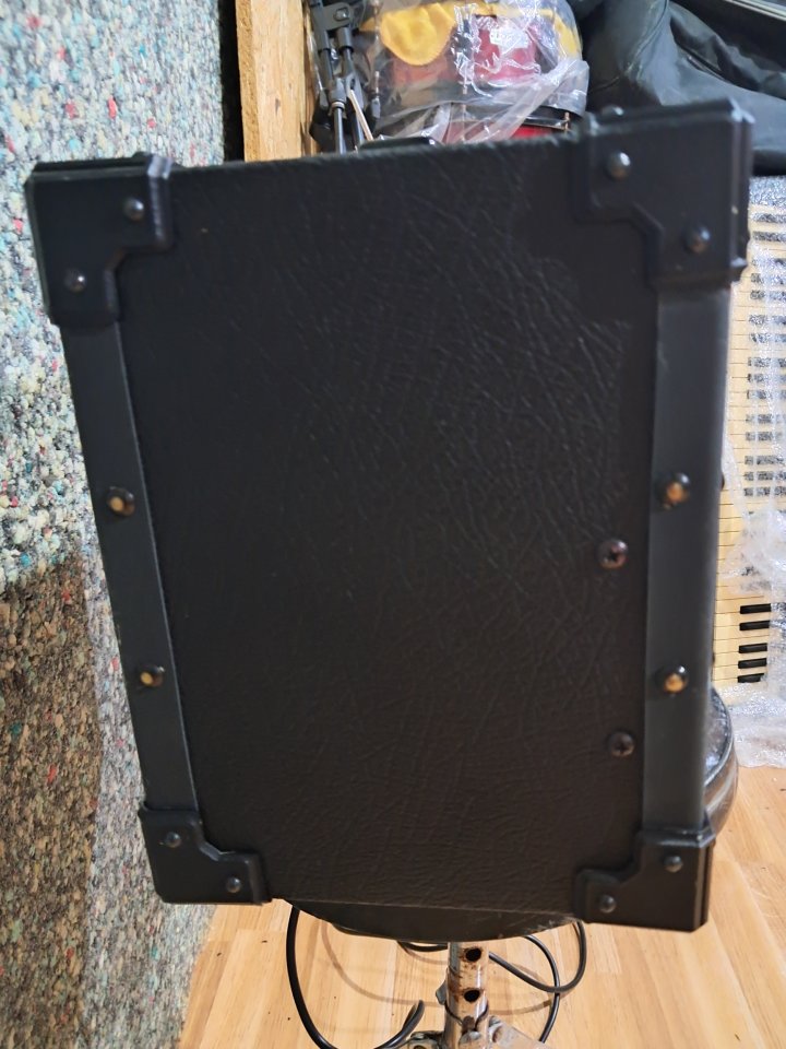 Amplificador Jazz Chorus De Roland  20w RMS Italia