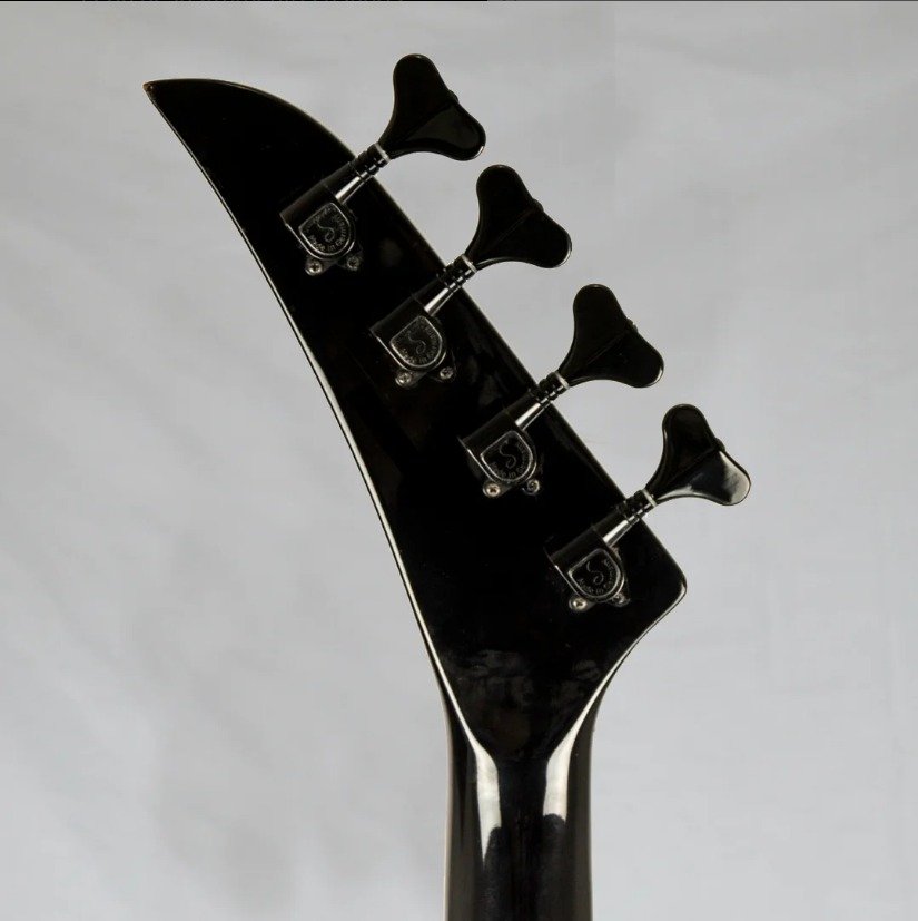 Compro Bajo Kramer Forum III 4 cuerdas con pastillas Spector y necktrough. de segunda mano · Foto 9 de 9 · Madrid