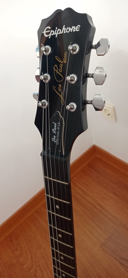 Guitarra eléctrica Epiphone Les Paul de segunda mano · Foto 5 de 8 · Cuenca · 130 €