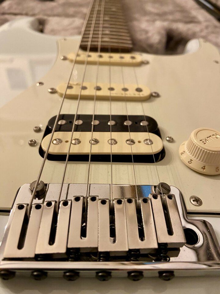 Fender American Ultra Stratocaster HSS Sonic Blue Limited Edition