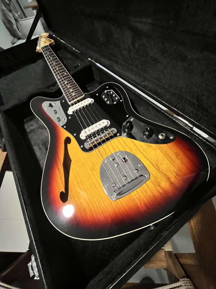 Fender Jaguar Thinline Limited Edition Japan – Solo 200 unidades