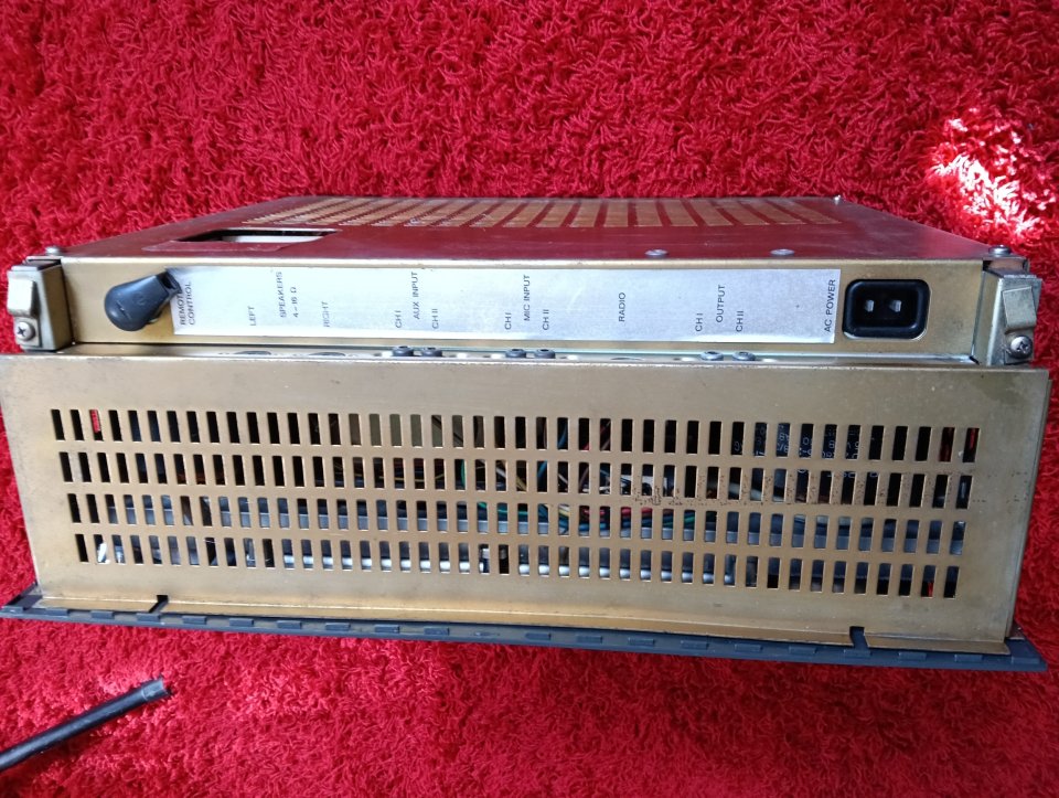 Grabadora/radio Revox