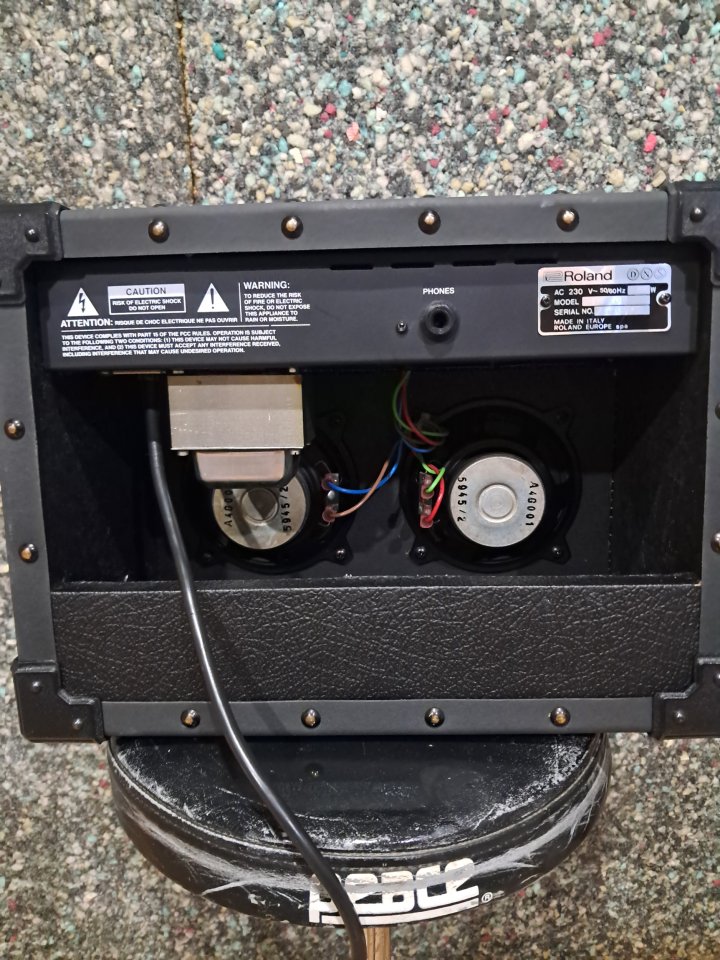 Amplificador Jazz Chorus De Roland  20w RMS Italia