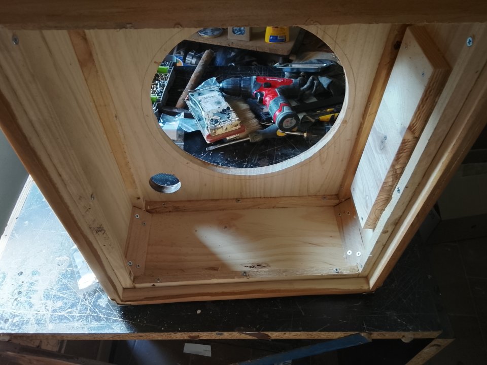 Pantalla 1x12 madera Abeto Finlandés 18mm. de segunda mano · Foto 8 de 10 · Cáceres · 90 €