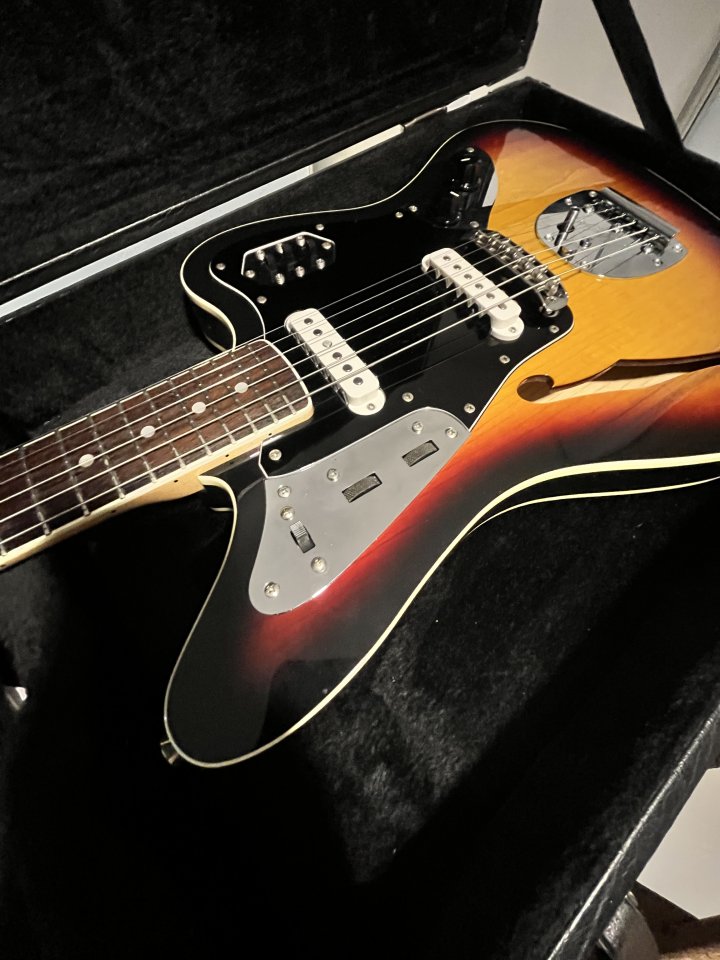 Fender Jaguar Thinline Limited Edition Japan – Solo 200 unidades