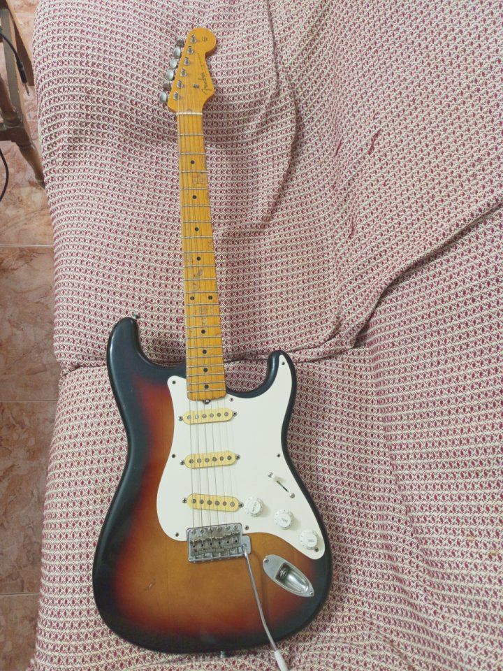 Fender Stratocaster MIJ 80s de segunda mano · Foto 1 de 4 · Málaga · 1200 €