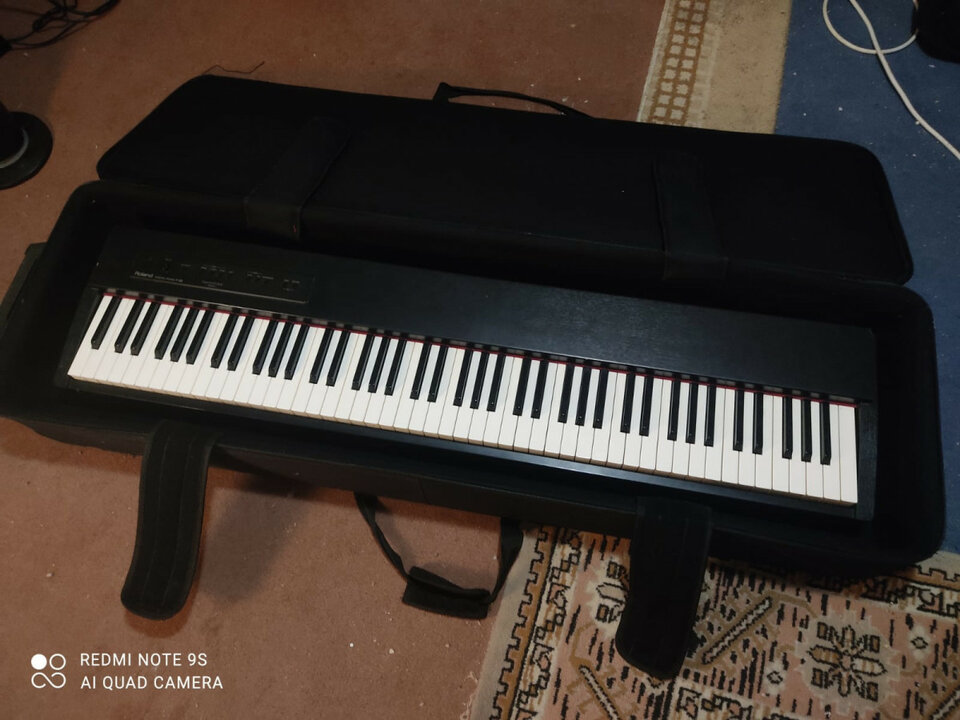 Roland Digital Piano F-20 Supernatural Piano