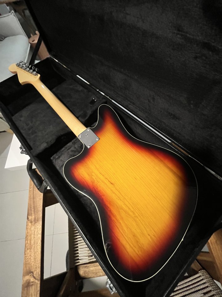 Fender Jaguar Thinline Limited Edition Japan – Solo 200 unidades