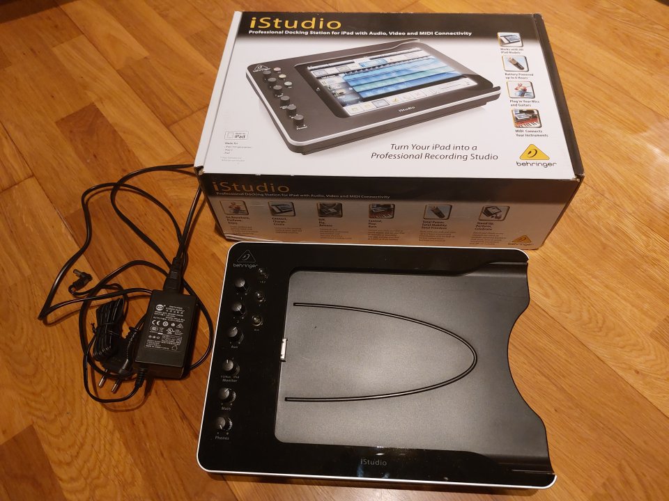 Behringer iStudio iS202