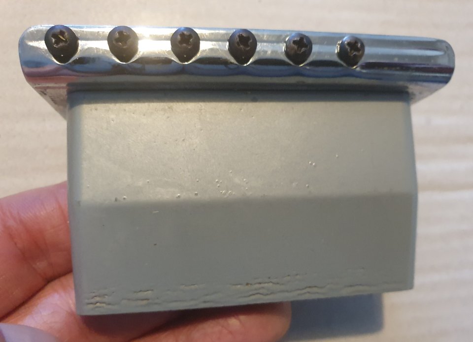Puente - Tremolo 2 pivotes - Proviene de Fender Lone Star 1999 de segunda mano · Foto 2 de 4 · Bizkaia · 70 €