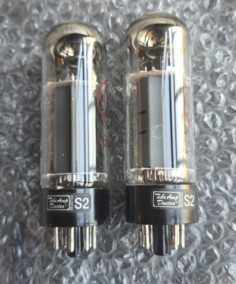 Dos válvulas EL34 JJ emparejadas. de segunda mano · Foto 2 de 2 · A Coruña · 40 €