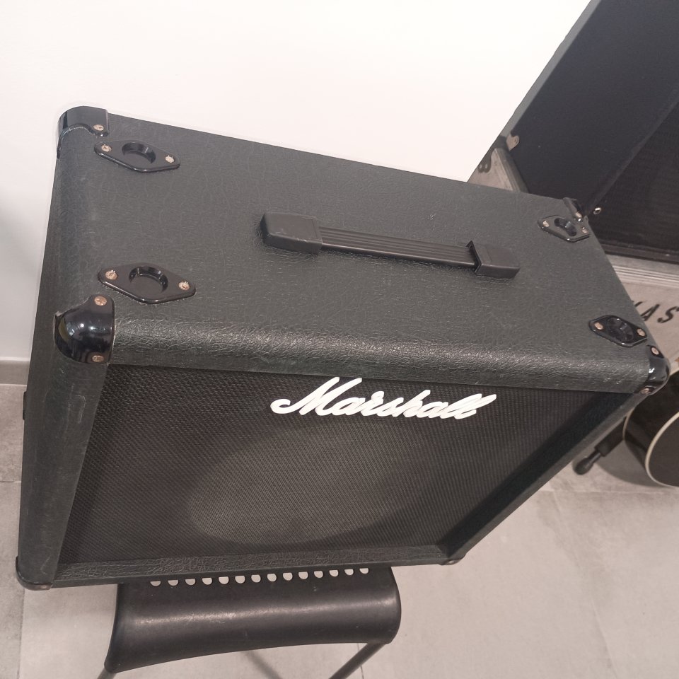 Pantalla Marshall 1x12 VS 112 de segunda mano · Foto 2 de 4 · Málaga · 150 €