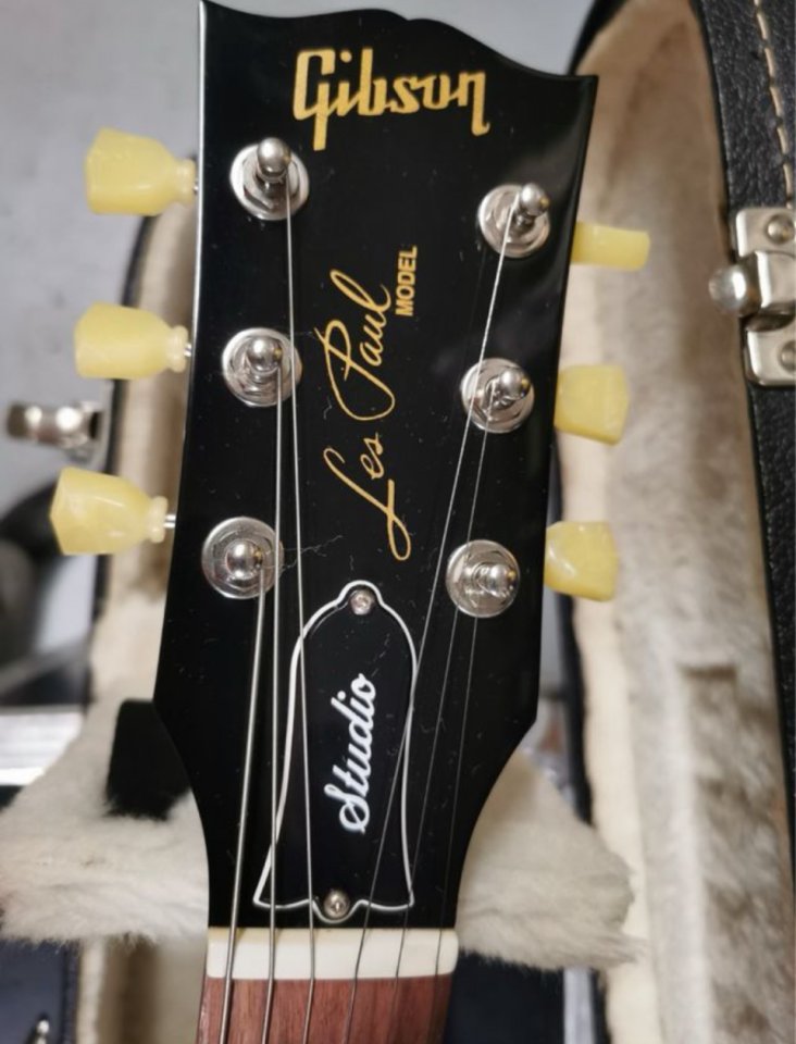 Gibson les Paul studio negra 2013