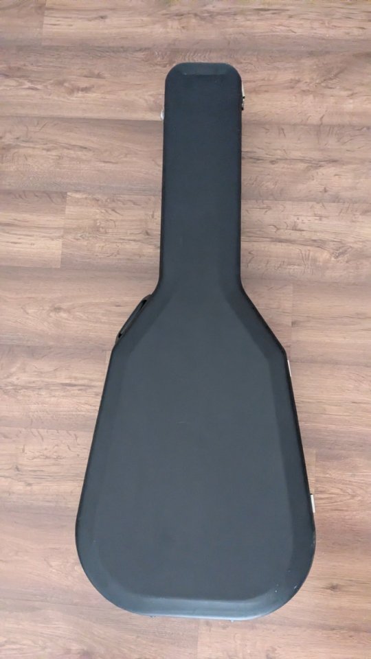 Estuche Guitarra Acústica de segunda mano · Foto 3 de 3 · Sevilla · 20 €