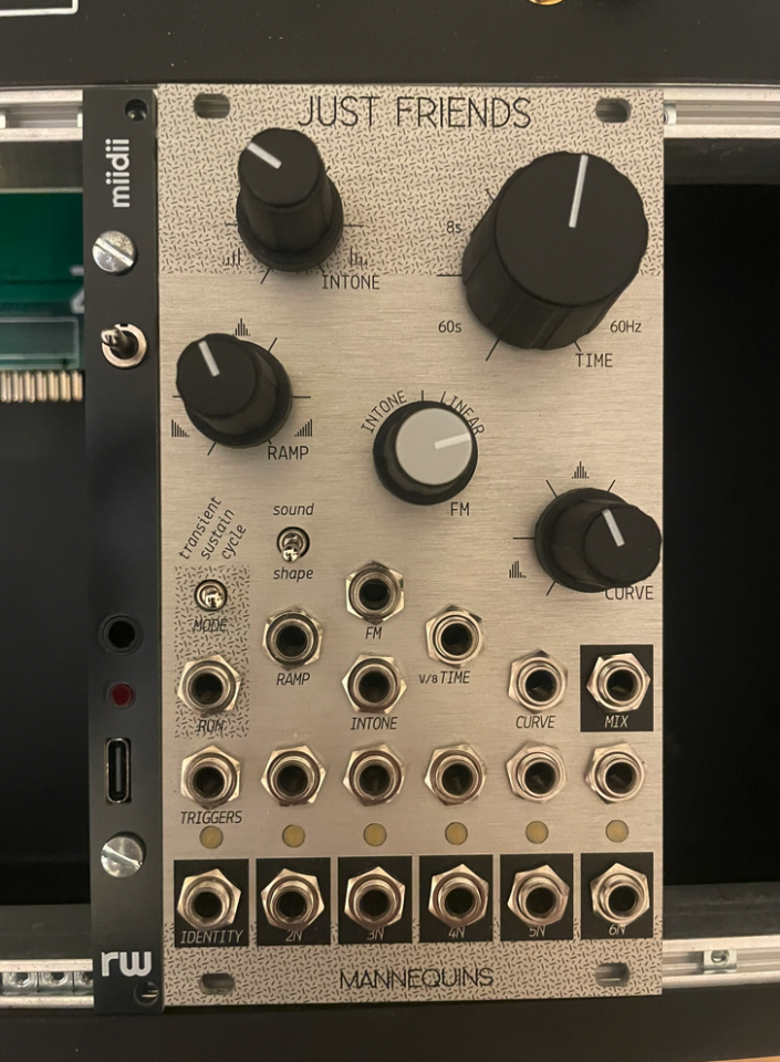 Mannequins Just Friends V2 Eurorack de segunda mano · Foto 1 de 2 · Málaga · 450 €