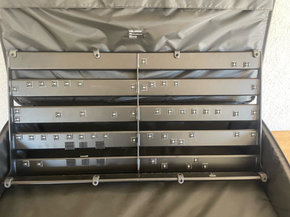 MONO Pedalboard Rail Large Black + Stealth Pro Accessory Case de segunda mano · Foto 4 de 6 · Barcelona · 200 €