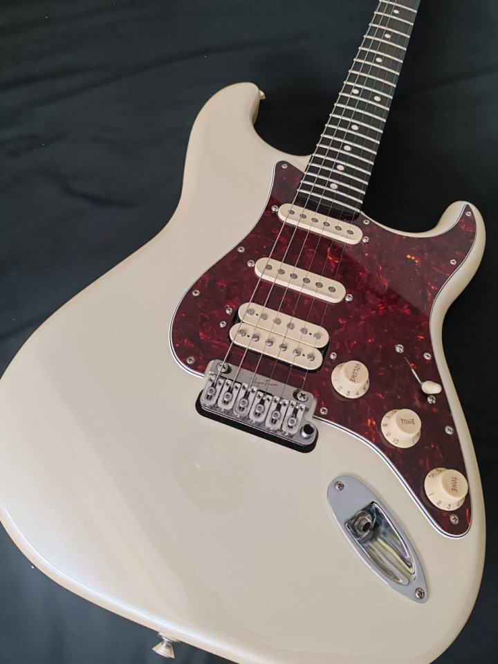 Fender Stratocaster de segunda mano · Foto 4 de 5 · A Coruña · 800 €