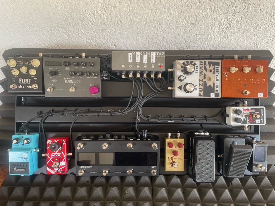 MONO Pedalboard Rail Large Black + Stealth Pro Accessory Case de segunda mano · Foto 6 de 6 · Barcelona · 200 €