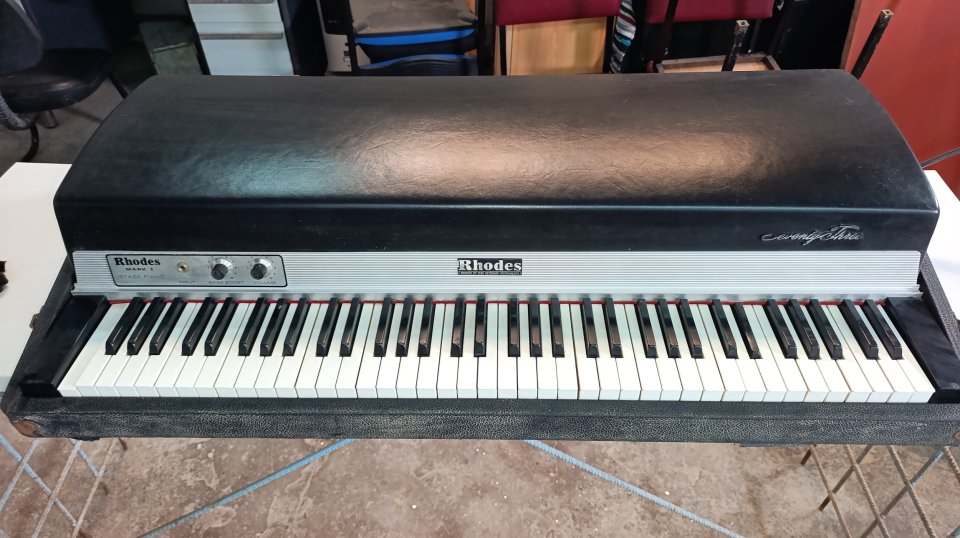Fender Rhodes Mark I Stage 73 de segunda mano · Foto 1 de 7 · Las Palmas · 2200 €