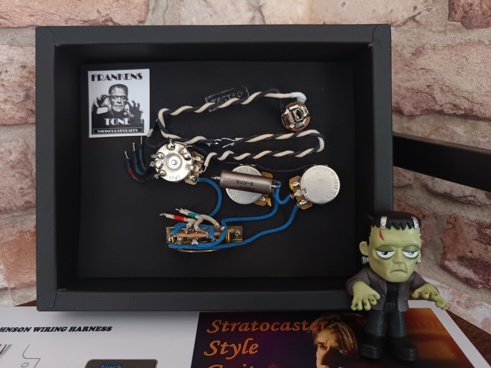 Arnes precableado para STRATOCASTER modo ERIC JOHNSON. de segunda mano · Foto 3 de 5 · Bizkaia · 100 €